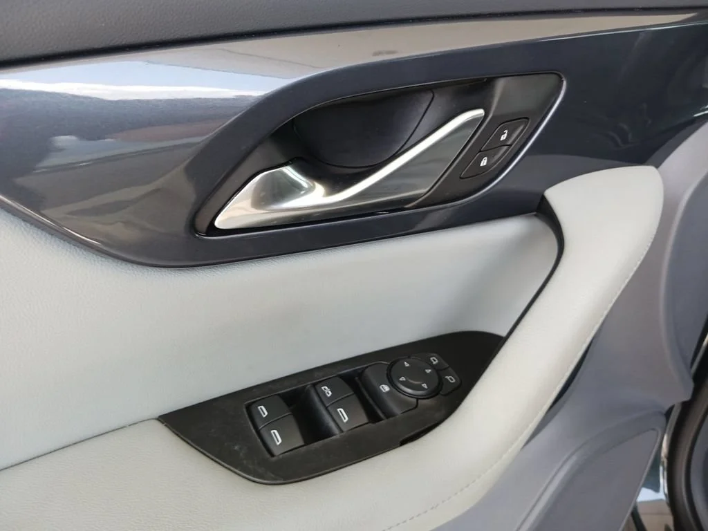 Used 2019 GRAPHITE METALLIC Chevrolet  image 29
