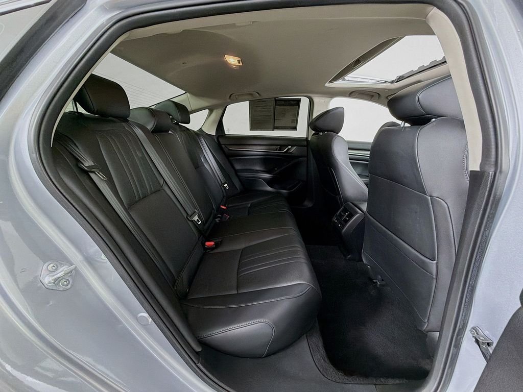 Used 2022 Lunar Silver Metallic Honda Touring image 28