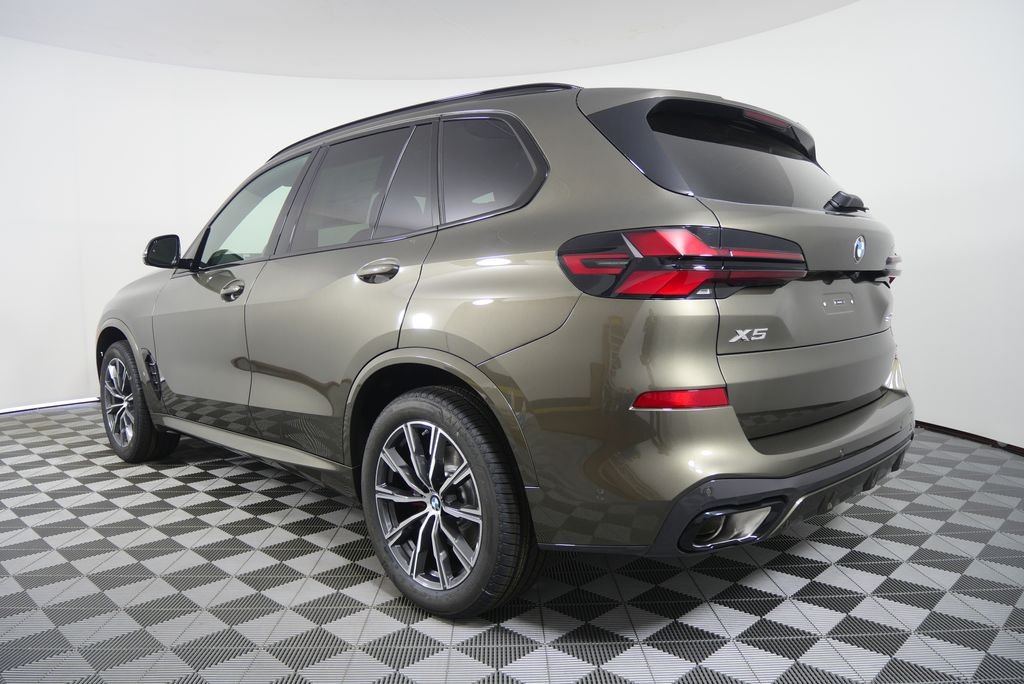 New 2026 Manhattan Green Metallic BMW sDrive40i image 6