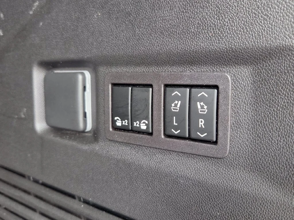 Used 2023 WHITE FROST TRICOAT GMC Denali Ultimate image 16