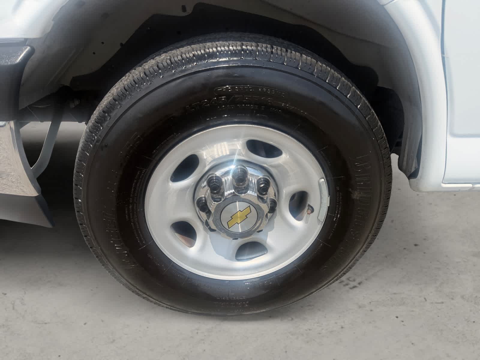 Used 2025 Summit White Chevrolet LT image 10