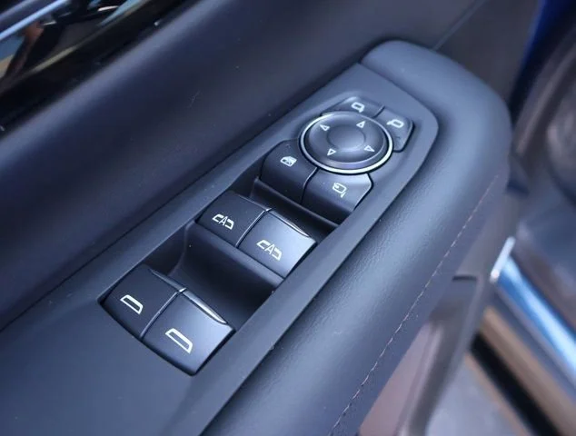 2026 Chevrolet Suburban High Country - Photo 8