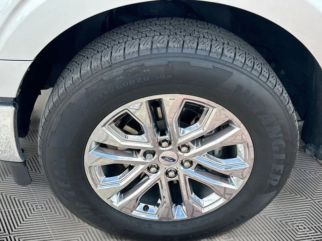 Used 2024 Silver Ford XLT image 30
