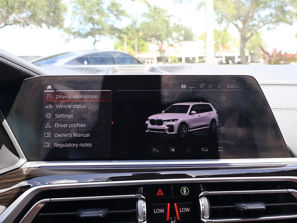 Used 2021 White BMW M50i image 62