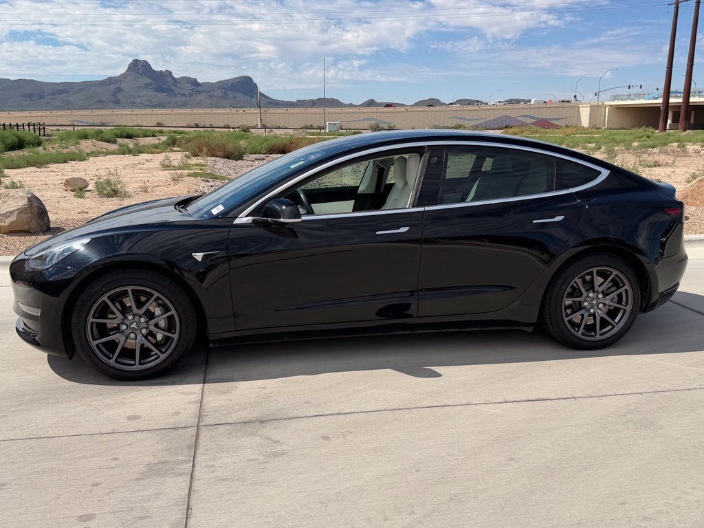 Used 2018 Black Tesla Mid Range image 12
