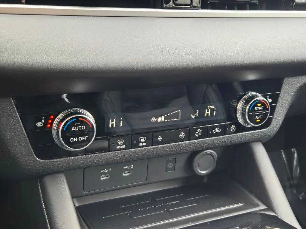 New 2026 Black Mitsubishi SE image 21