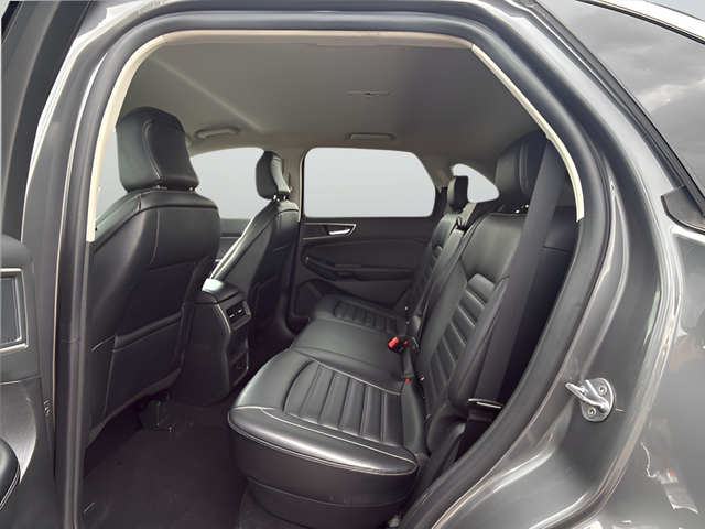 Used 2024 Gray Ford SEL image 10