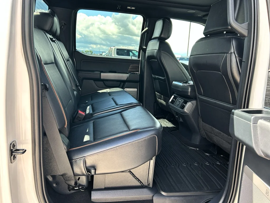 Certified Used 2025 Oxford White Ford LARIAT image 23