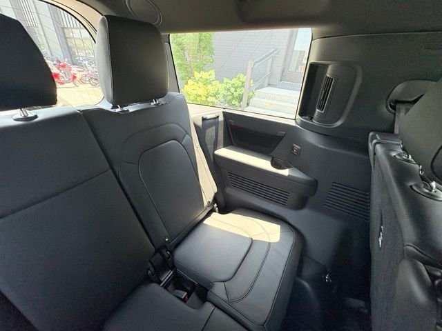 New 2026 Woolstone Green Land Rover X-Dynamic SE image 47
