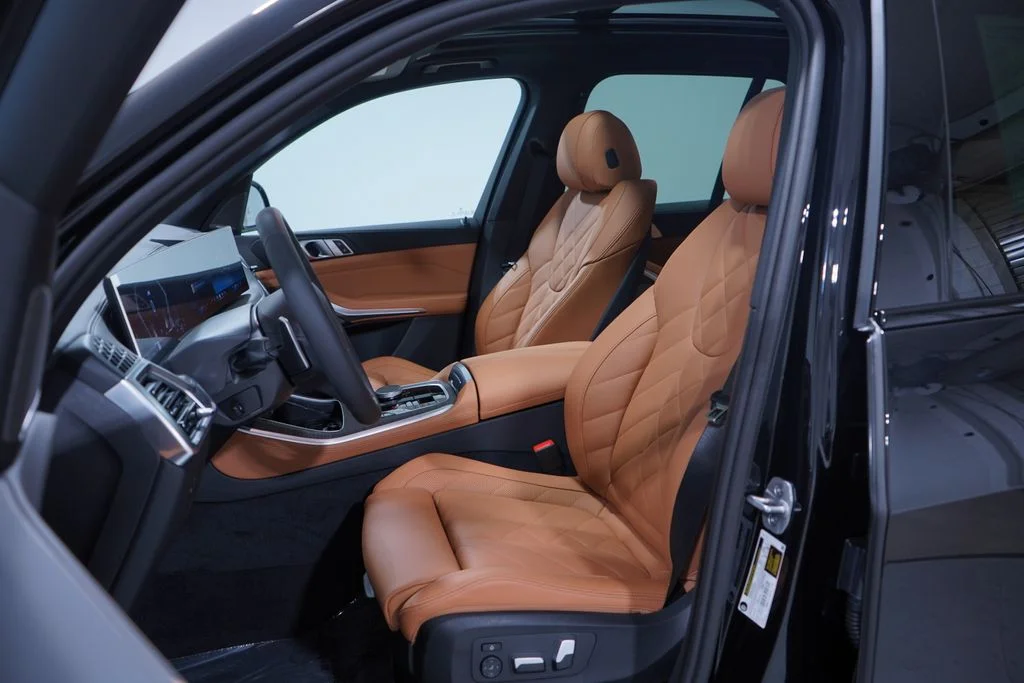 Used 2026 Black Sapphire Metallic BMW sDrive40i image 7