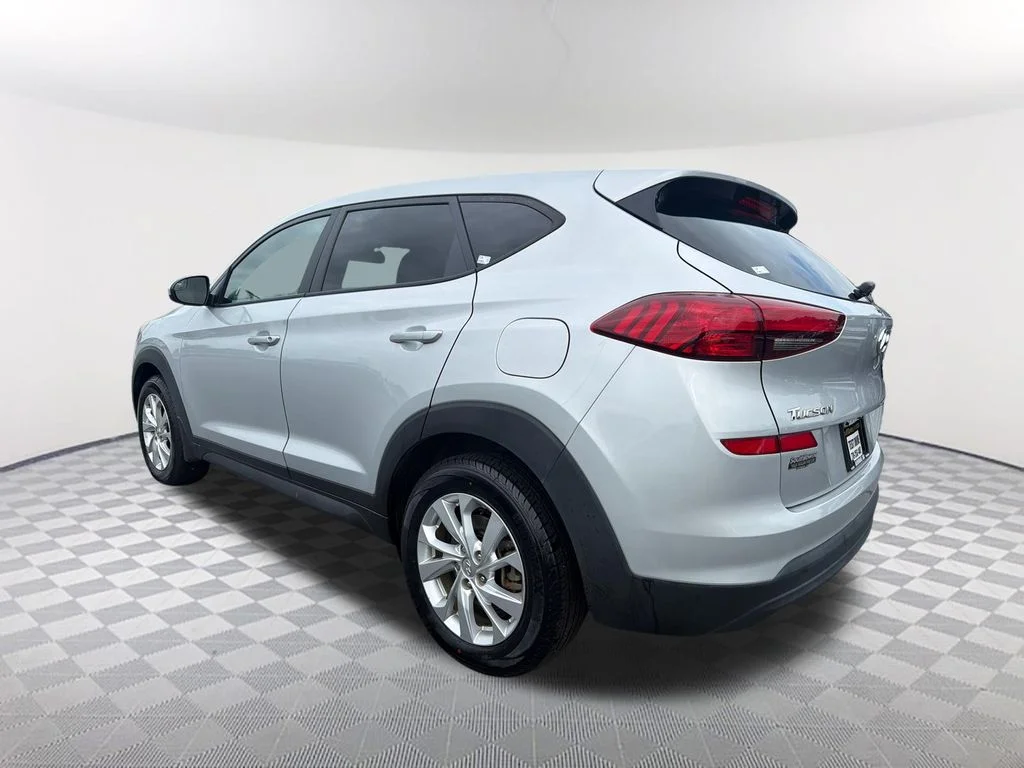 Used 2019 Silver Hyundai SE image 7