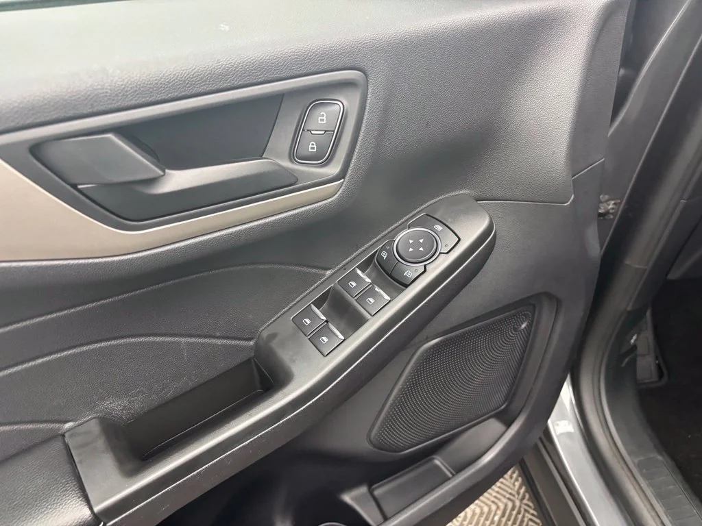 Used 2022 Gray Ford SE image 17