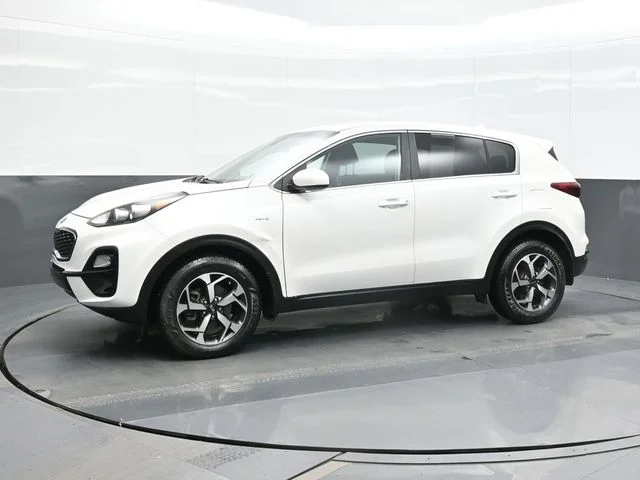 Used 2022 White Kia LX image 5