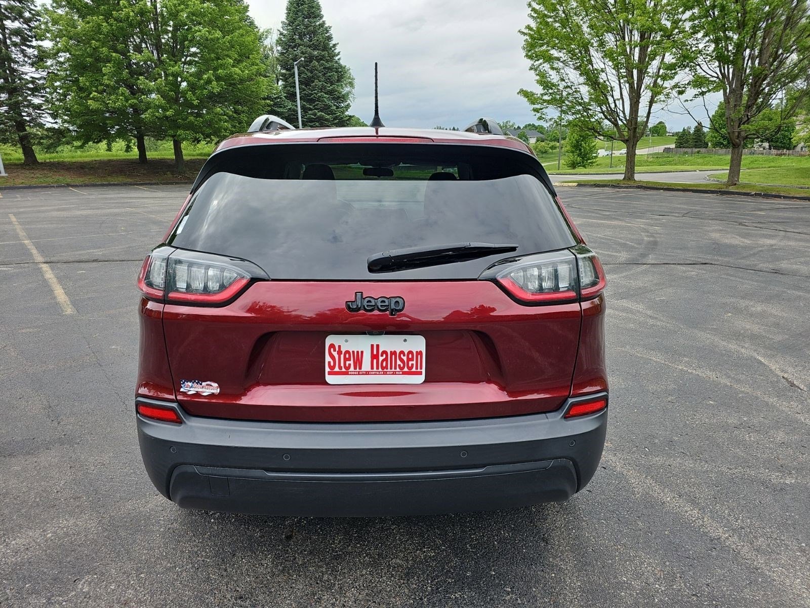 Used 2020 Velvet Red Pearlcoat Jeep Altitude image 4