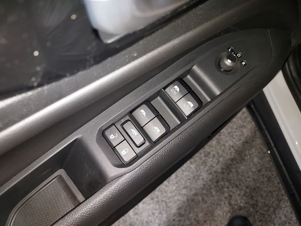New 2026 White Jeep Latitude image 19