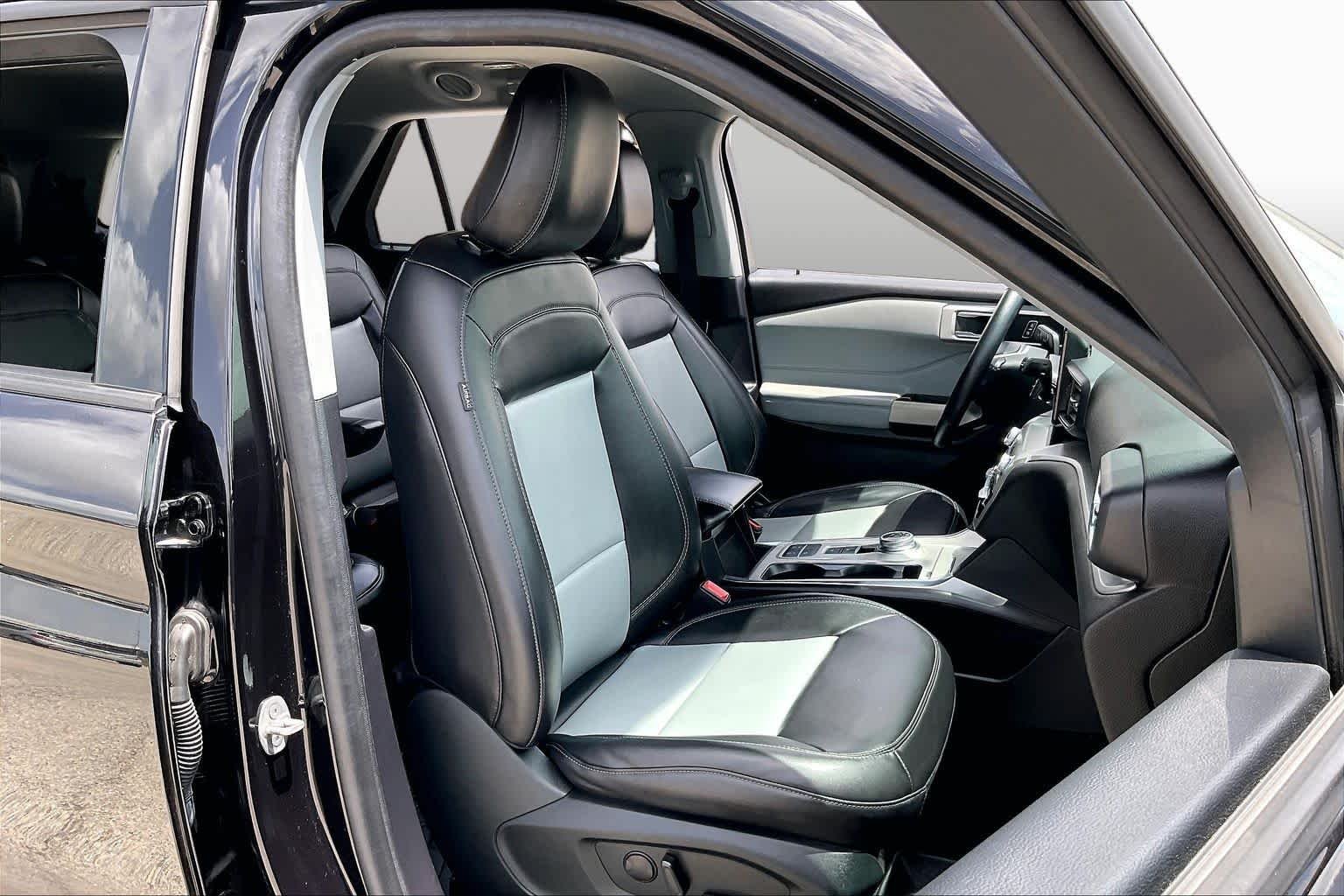 Used 2023 Agate Black Metallic Ford XLT image 9