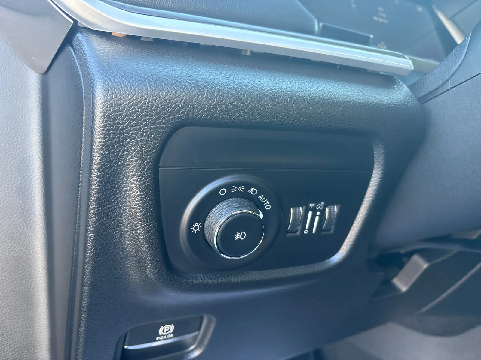 New 2026 Diamond Black Crystal Pearl-Coat Exterior Paint Jeep Limited image 20