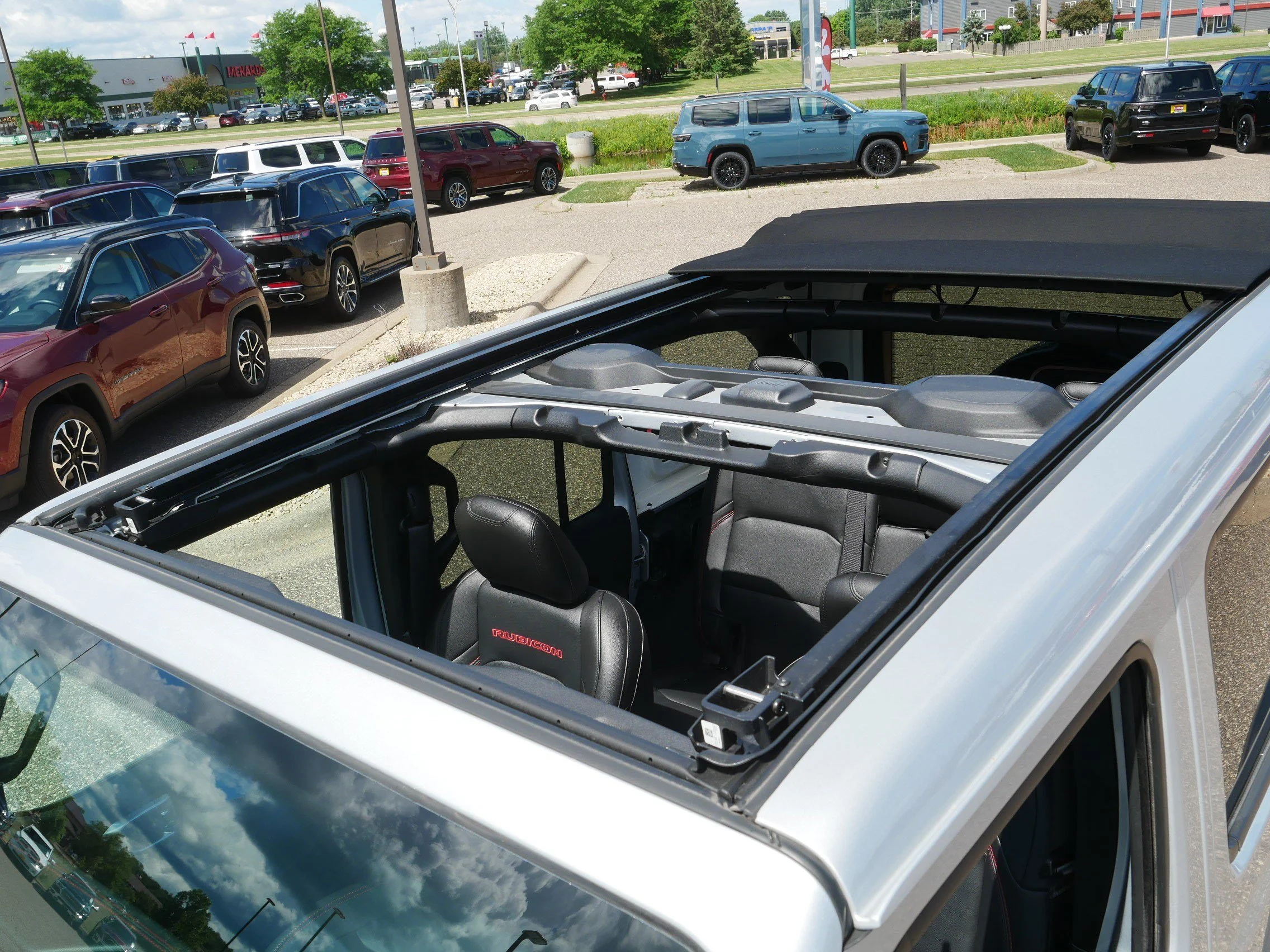 Used 2023 Silver Zynith Clearcoat Jeep Rubicon image 35