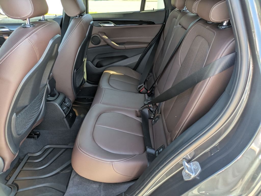 Used 2018 Gray BMW xDrive28i image 19