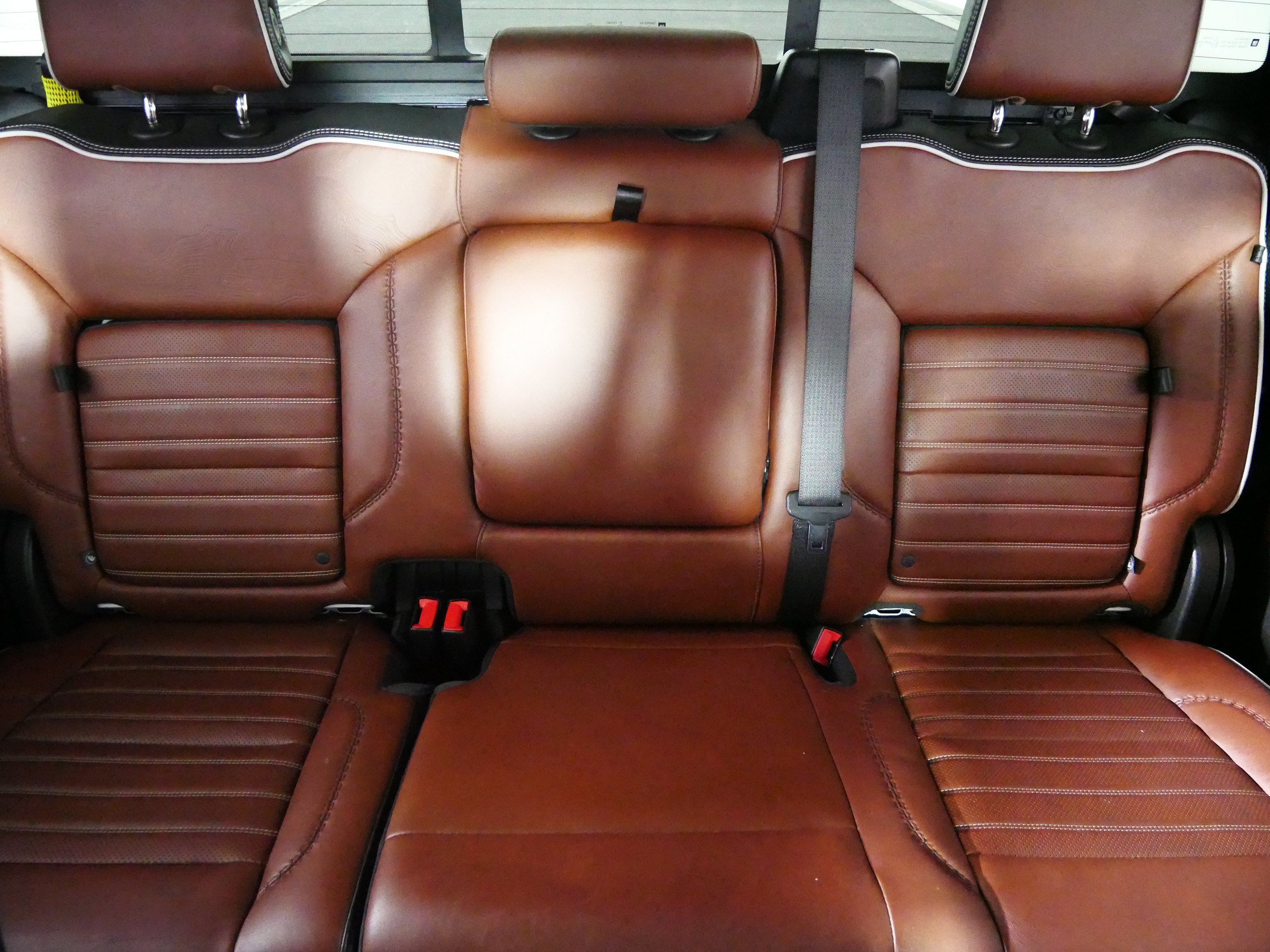 Used 2023 White Frost Tricoat GMC Denali Ultimate image 13