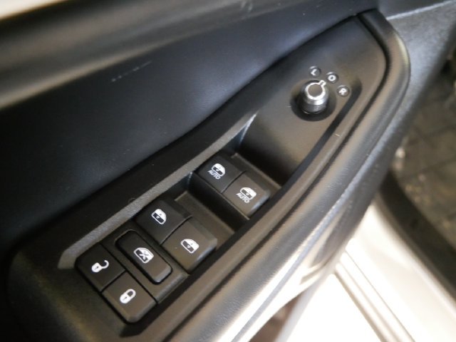 Certified Used 2025 Silver Zynith Jeep Limited image 16