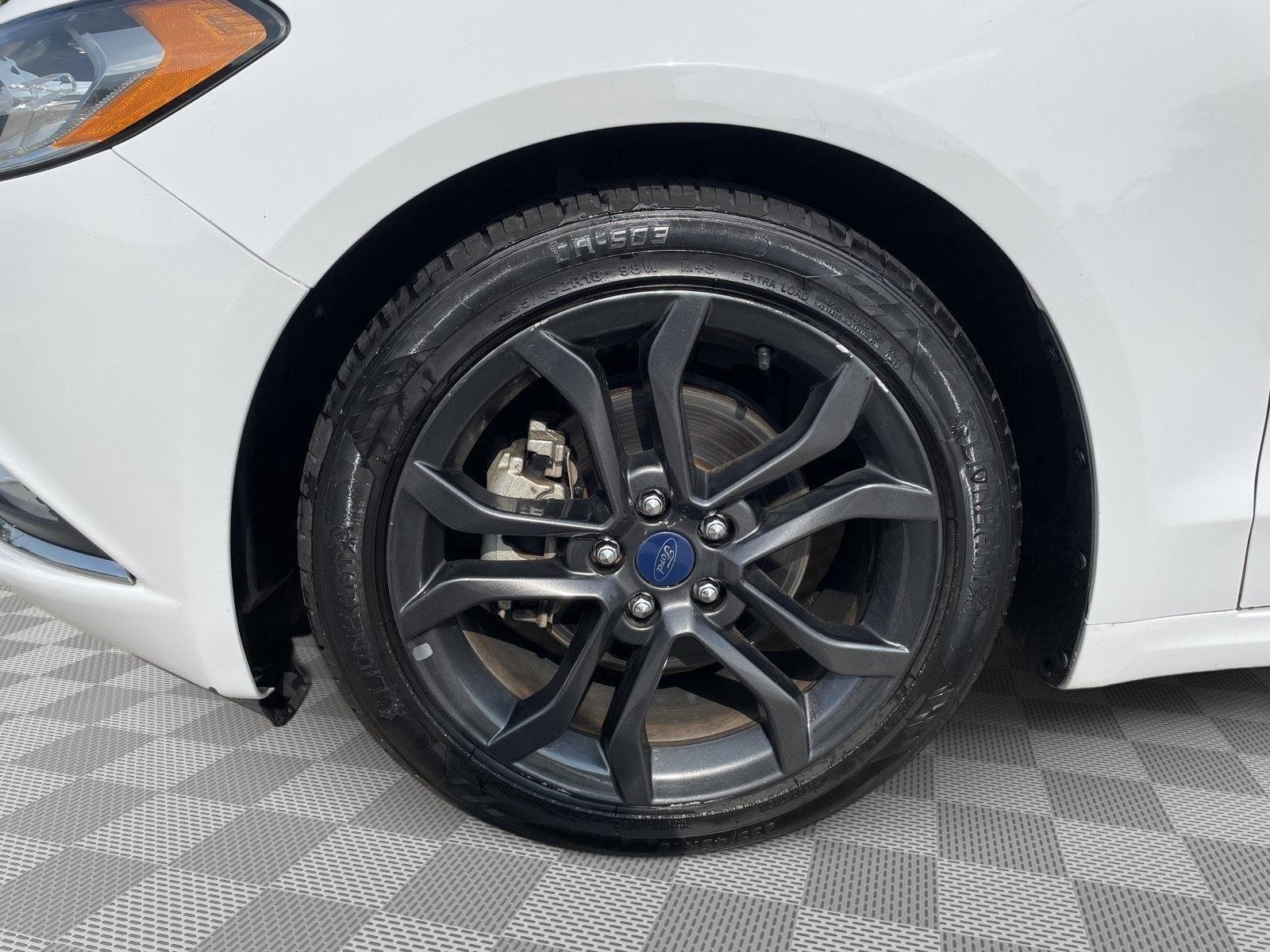Used 2018 Oxford White Ford SE image 7