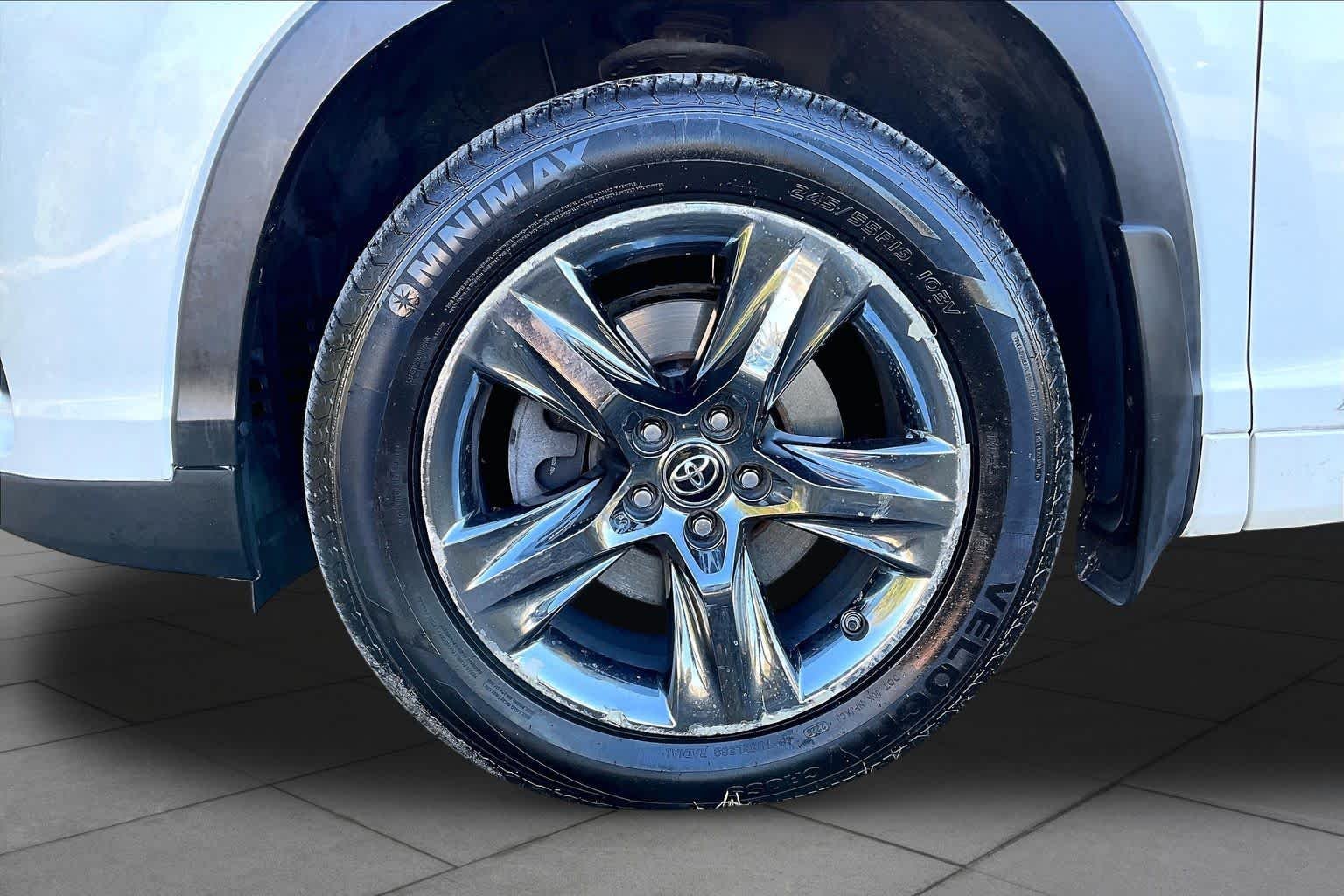 Used 2017 Blizzard Pearl Toyota Hybrid Limited Platinum image 12