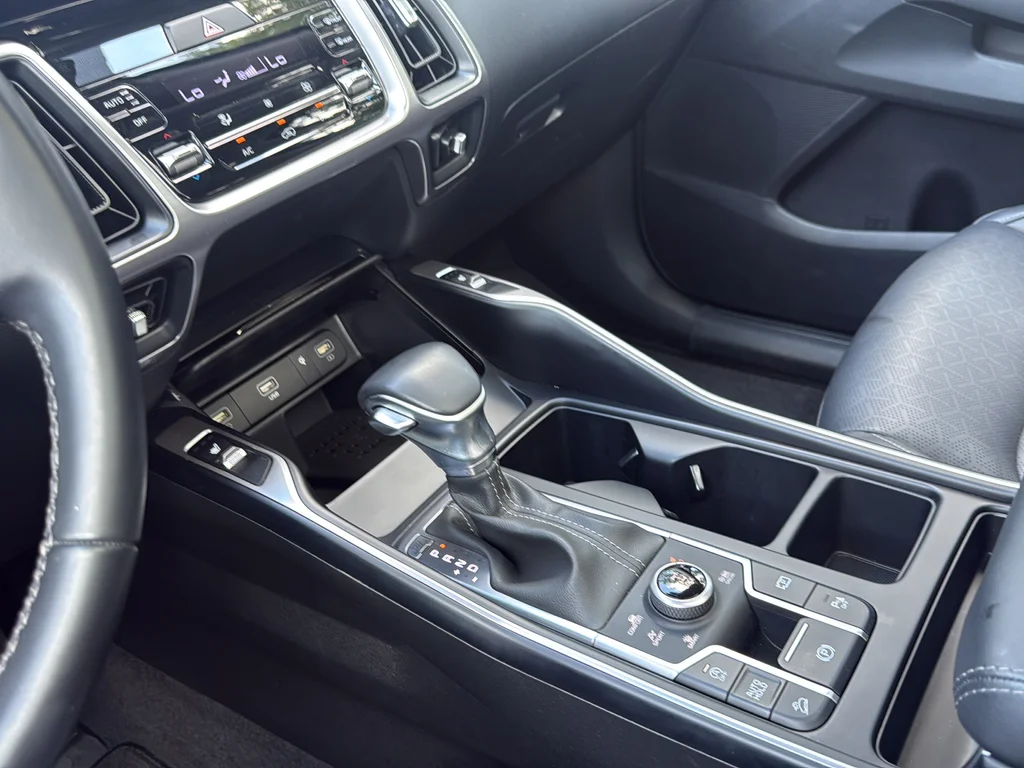 Used 2023 White Kia X-Line EX image 22
