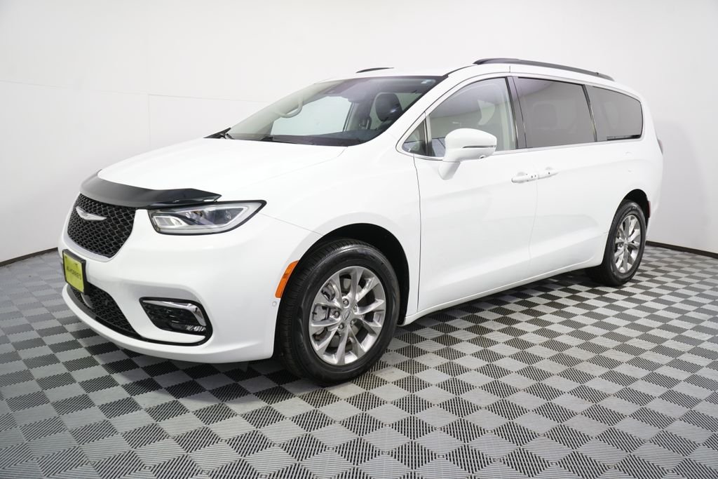 Used 2022 Chrysler Pacifica Touring L with VIN 2C4RC3BG6NR164389 for sale in St. Louis Park, Minnesota