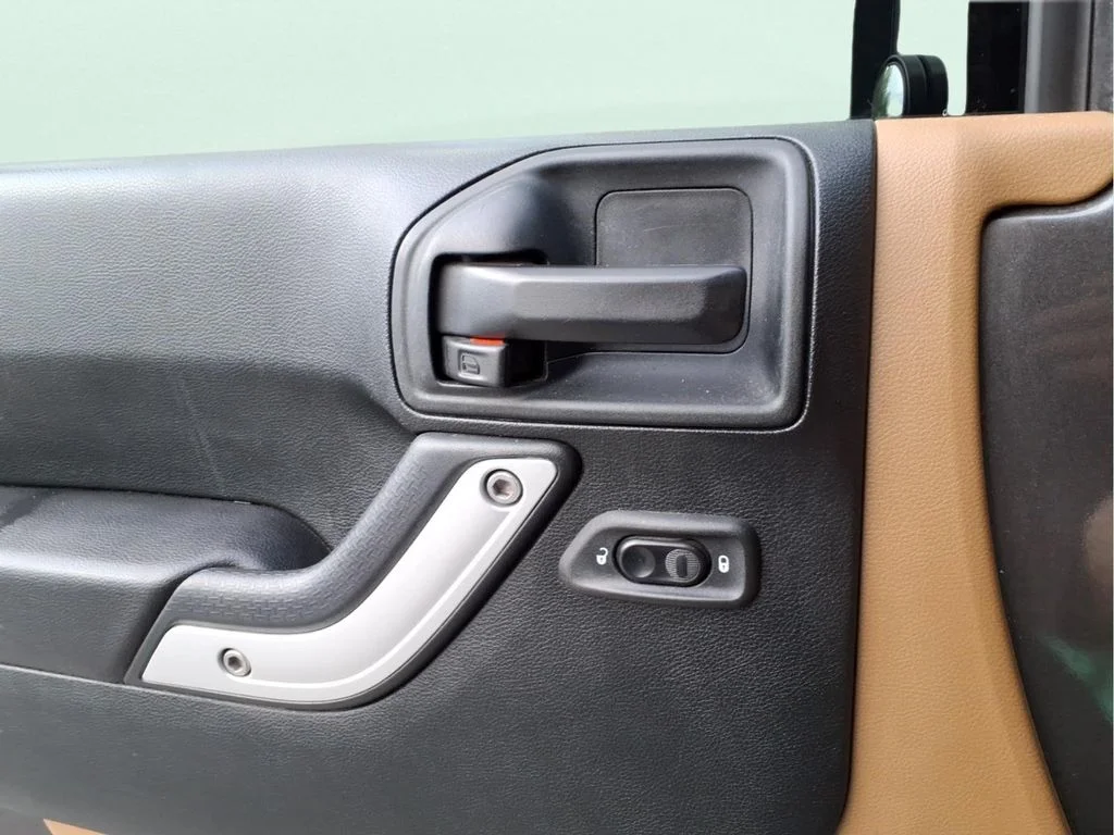 Used 2018 Gray Jeep Unlimited Sahara image 25