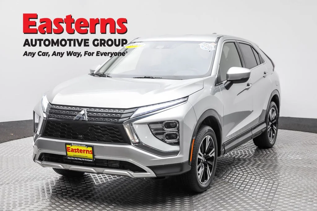 Used 2024 Silver Mitsubishi SE image 1