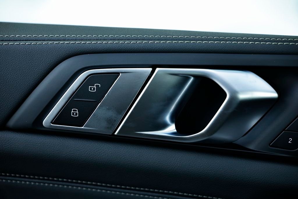 2026 BMW X5 50e - Photo 17