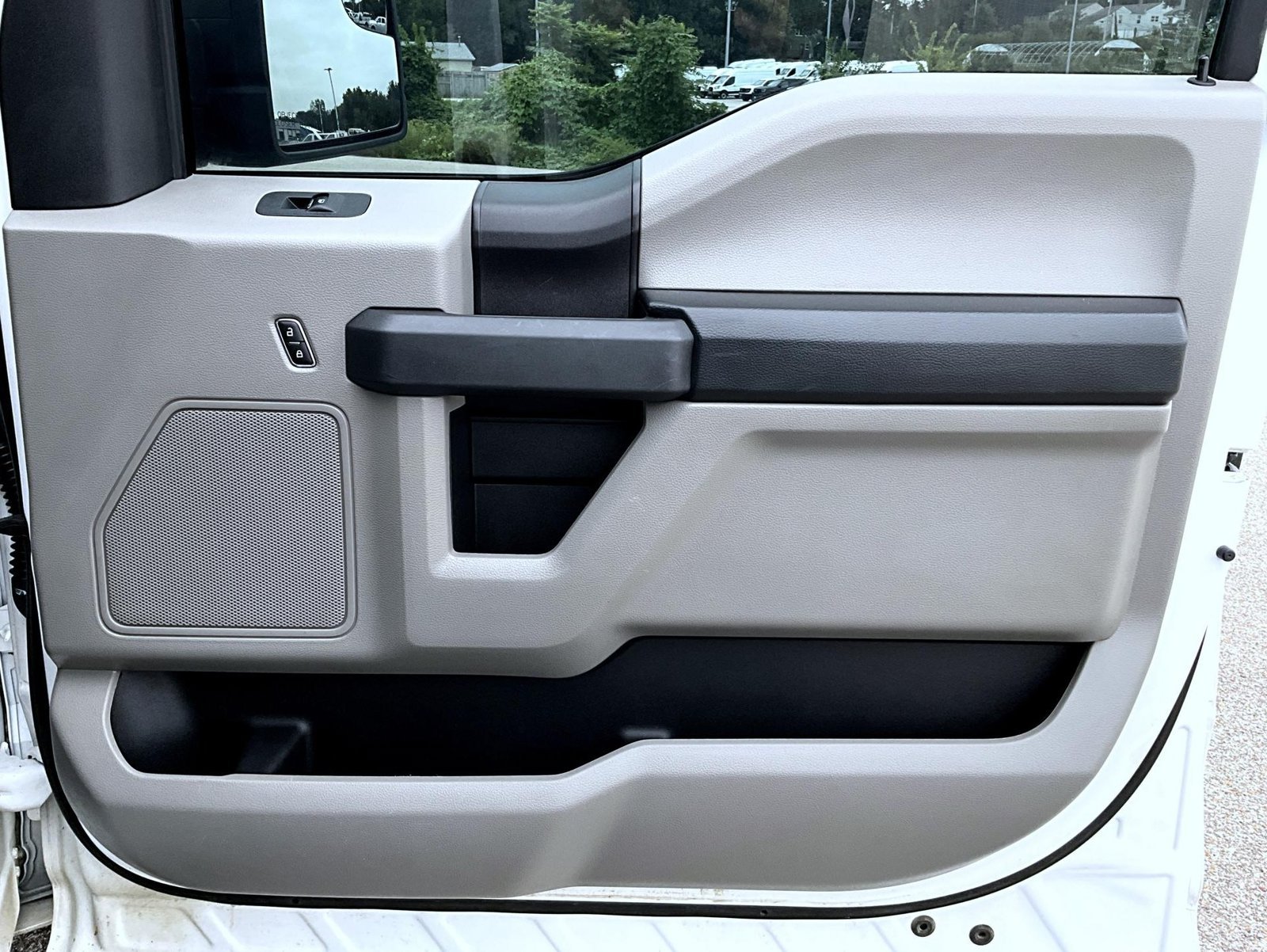 Used 2018 White Ford XL image 19