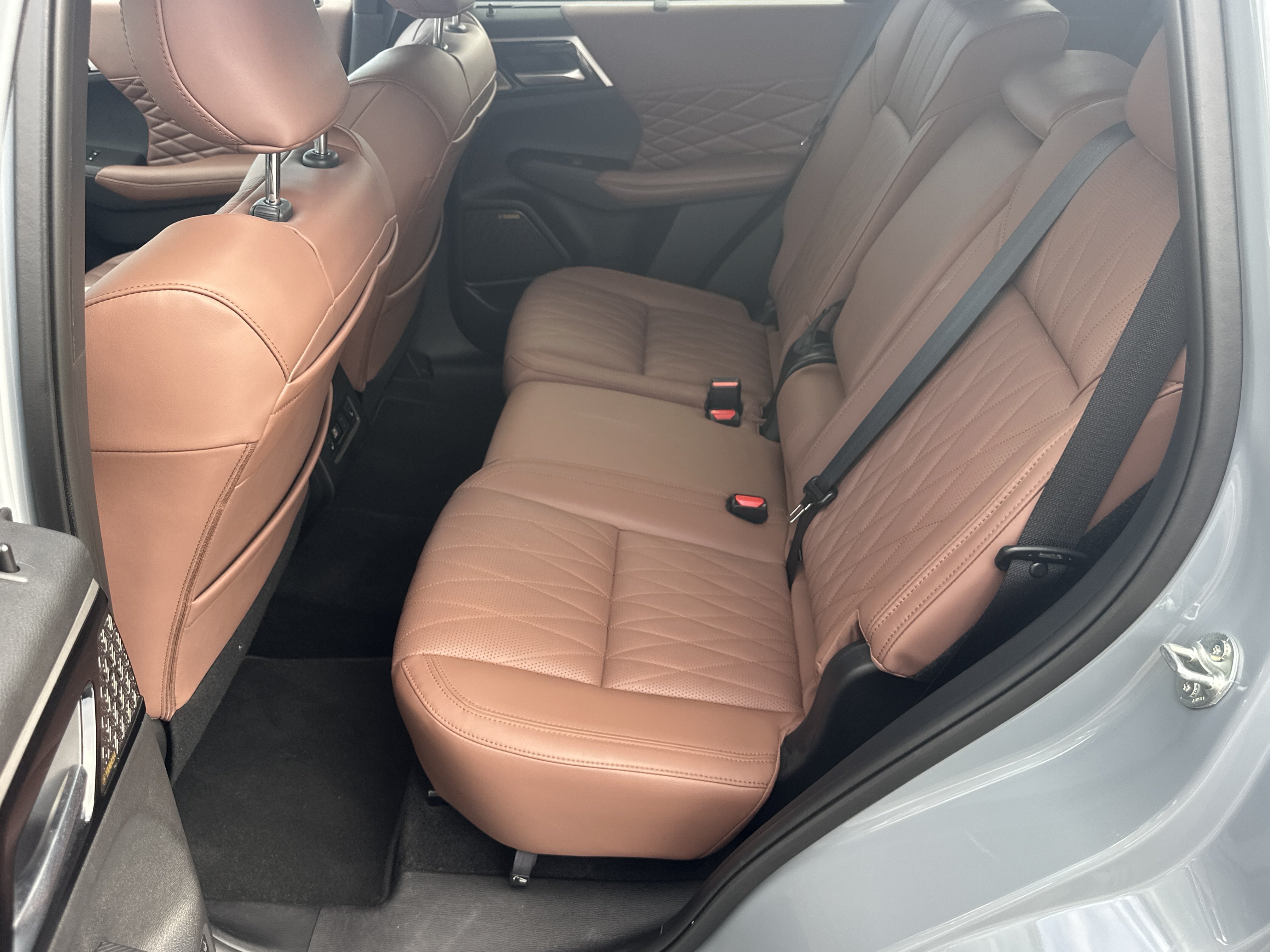 Used 2025  Mitsubishi SEL image 21