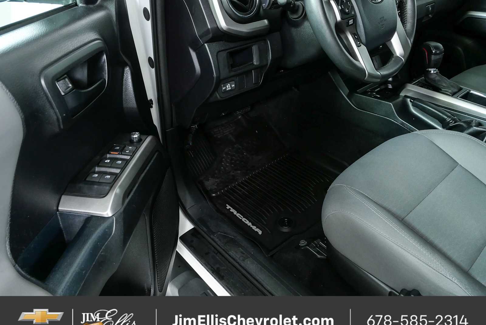 Used 2017 White Toyota SR5 V6 image 7