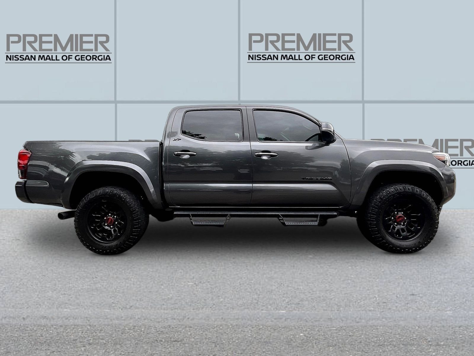 Used 2022 Gray Toyota SR5 image 8