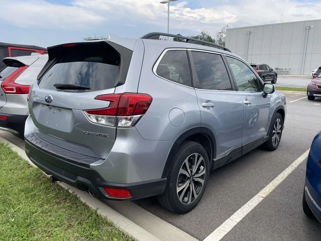 Used 2020 Ice Silver Metallic Subaru Limited image 4