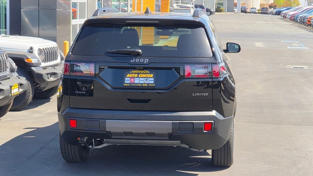 New 2026 Diamond Black Crystal Pearlcoat Jeep Limited image 4