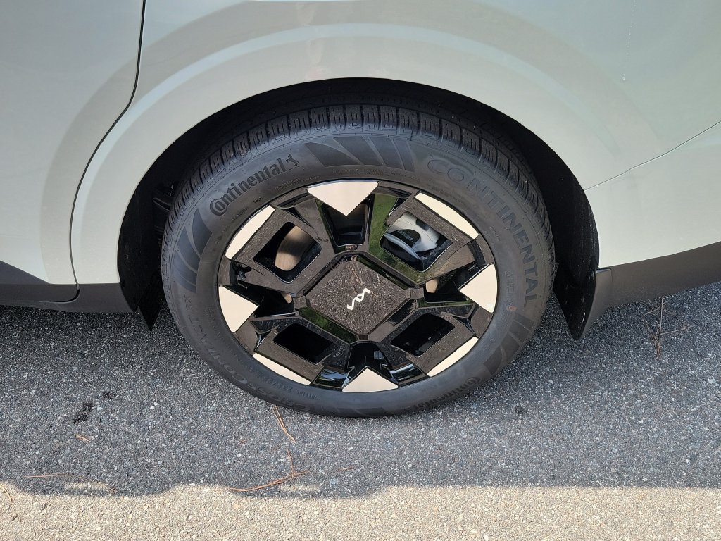 New 2026 Snow White Pearl Kia EX image 38