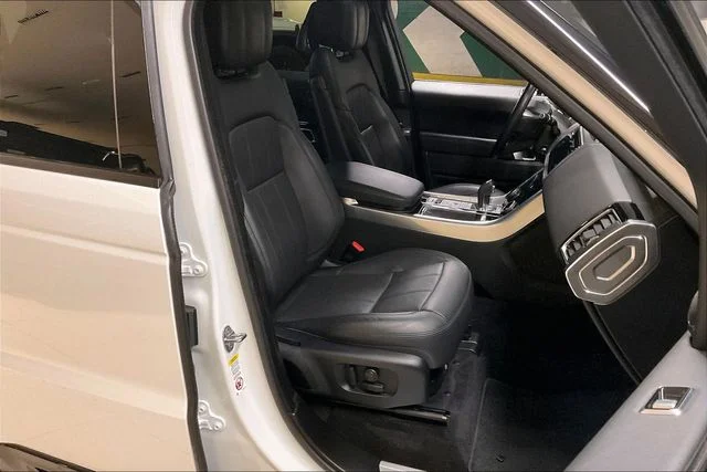 Used 2020 White Land Rover HSE image 6
