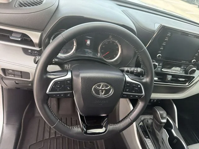 Used 2021 Silver Toyota LE image 16