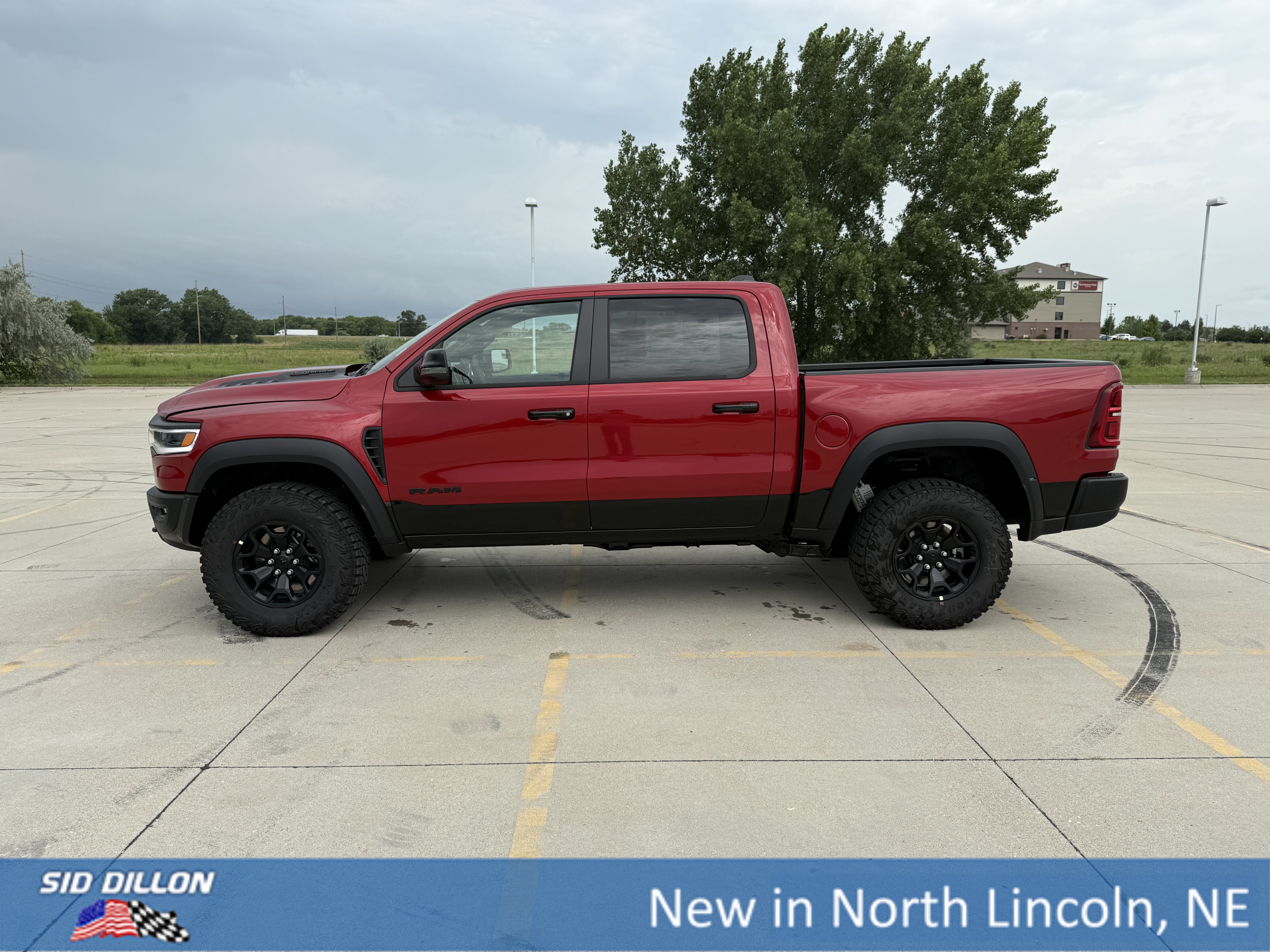 New 2026 Molten Red Pearl-Coat Exterior Paint RAM RHO image 2