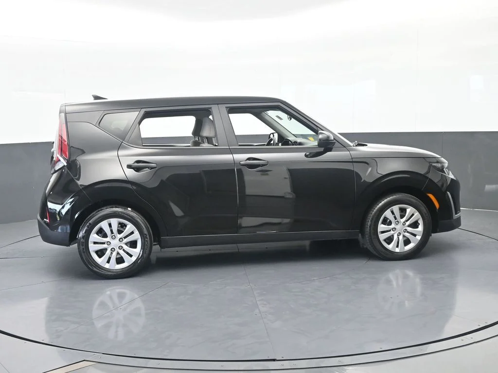 Used 2023 Fusion Black Kia LX image 6