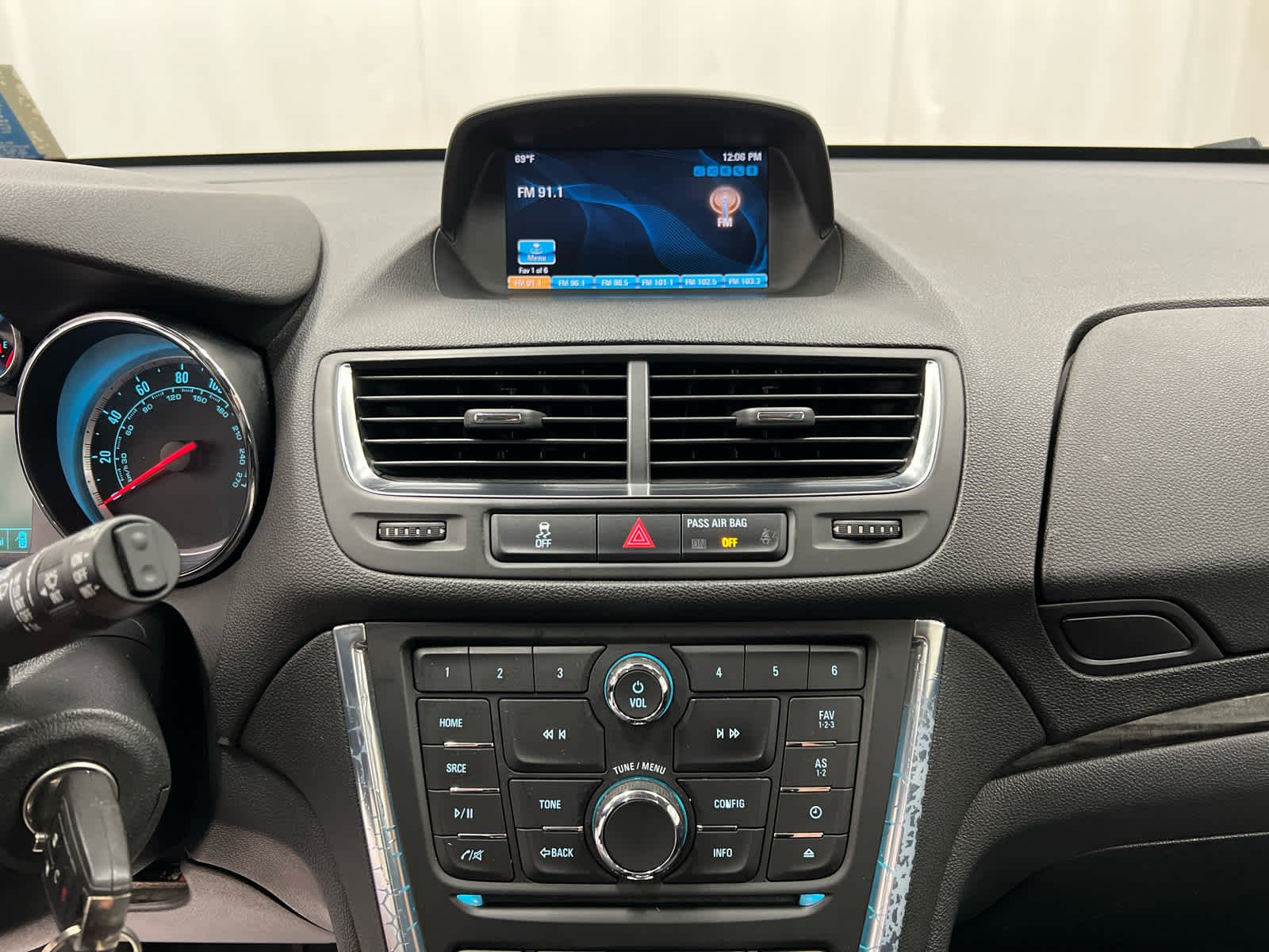 Used 2015 Satin Steel Gray Metallic Buick Convenience image 17