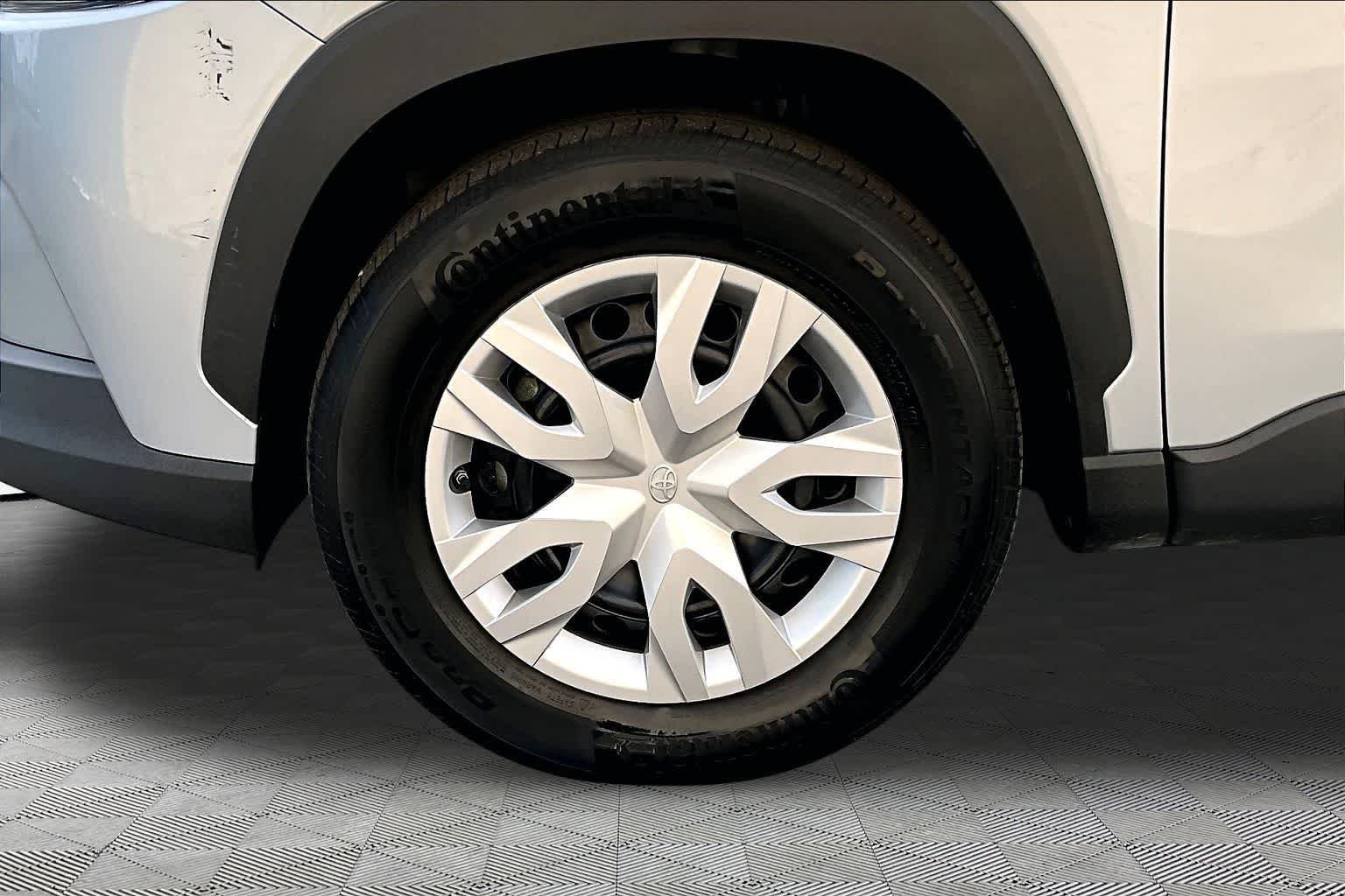 Used 2024 Sonic Silver Toyota L image 11