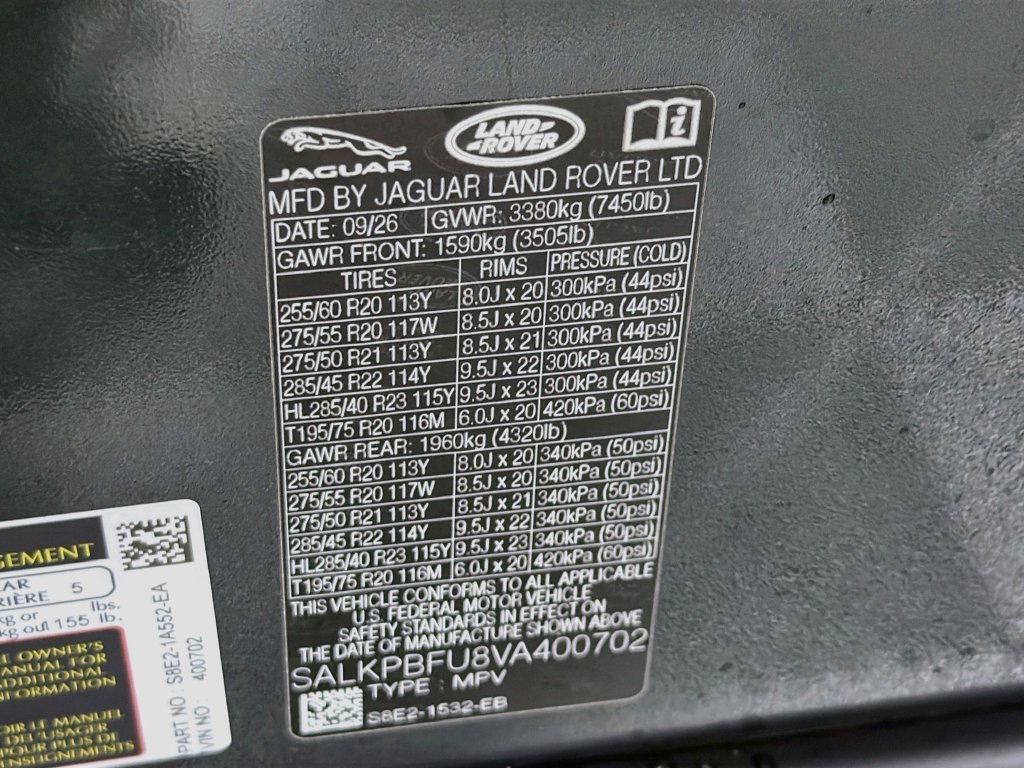 New 2027 Belgravia Green Land Rover SE image 34