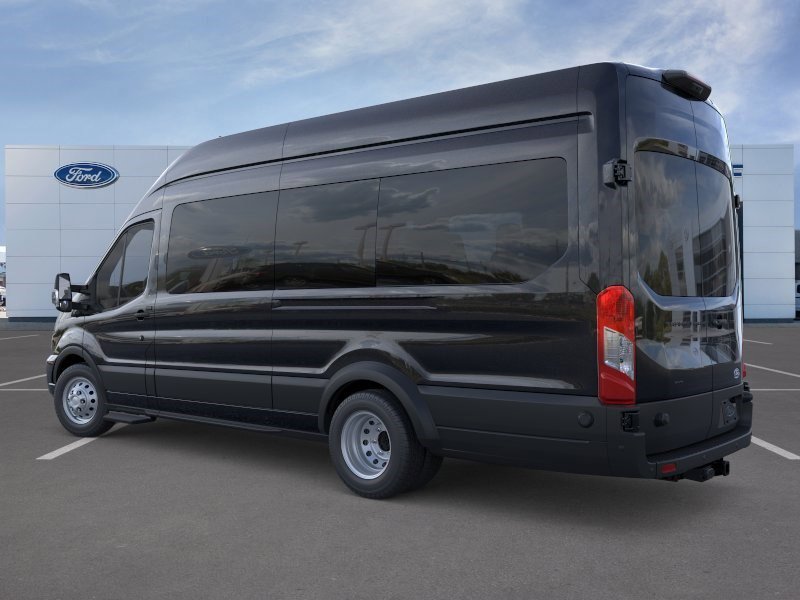 New 2026 Agate Black Metallic Ford XLT image 4
