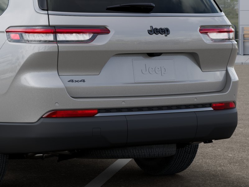 New 2026 Silver Zynith Exterior Paint Jeep Altitude image 13