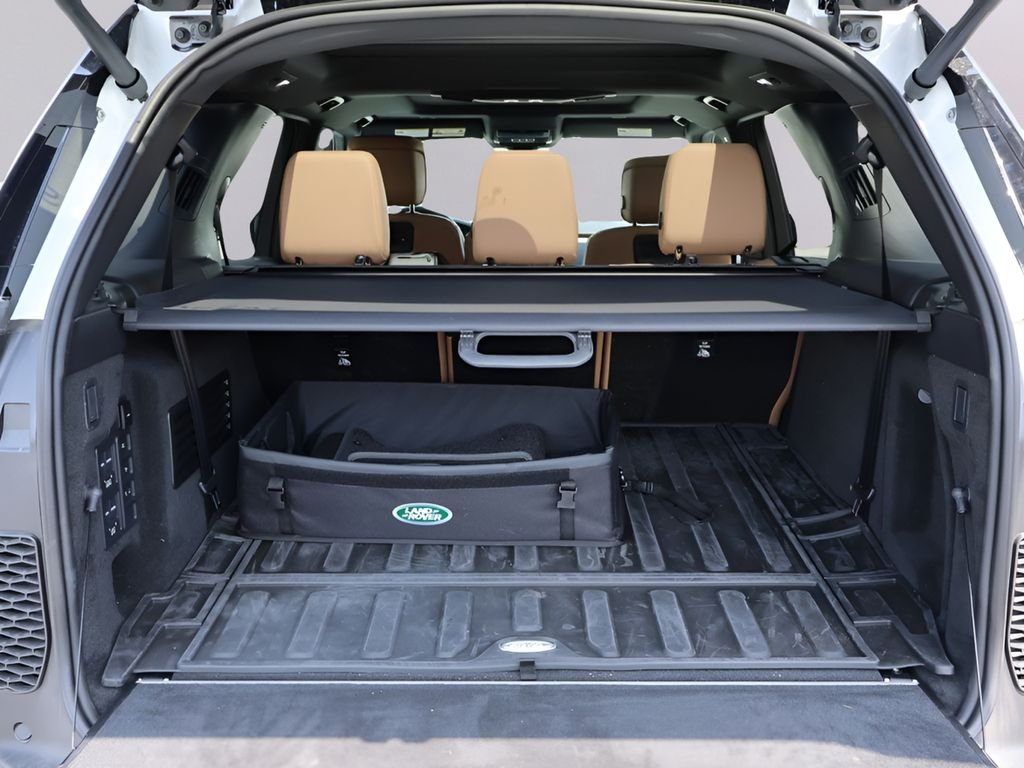 New 2026 Fuji White Land Rover Dynamic SE image 16