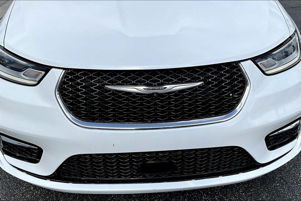Used 2023 White Chrysler Touring L image 31
